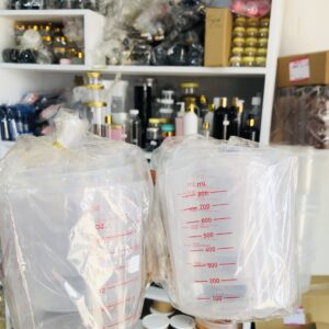 Plastic measuring cups set