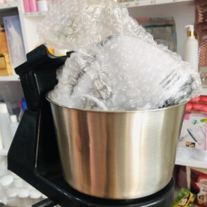 Hand mixer with bowl