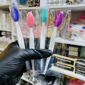 Lips brush